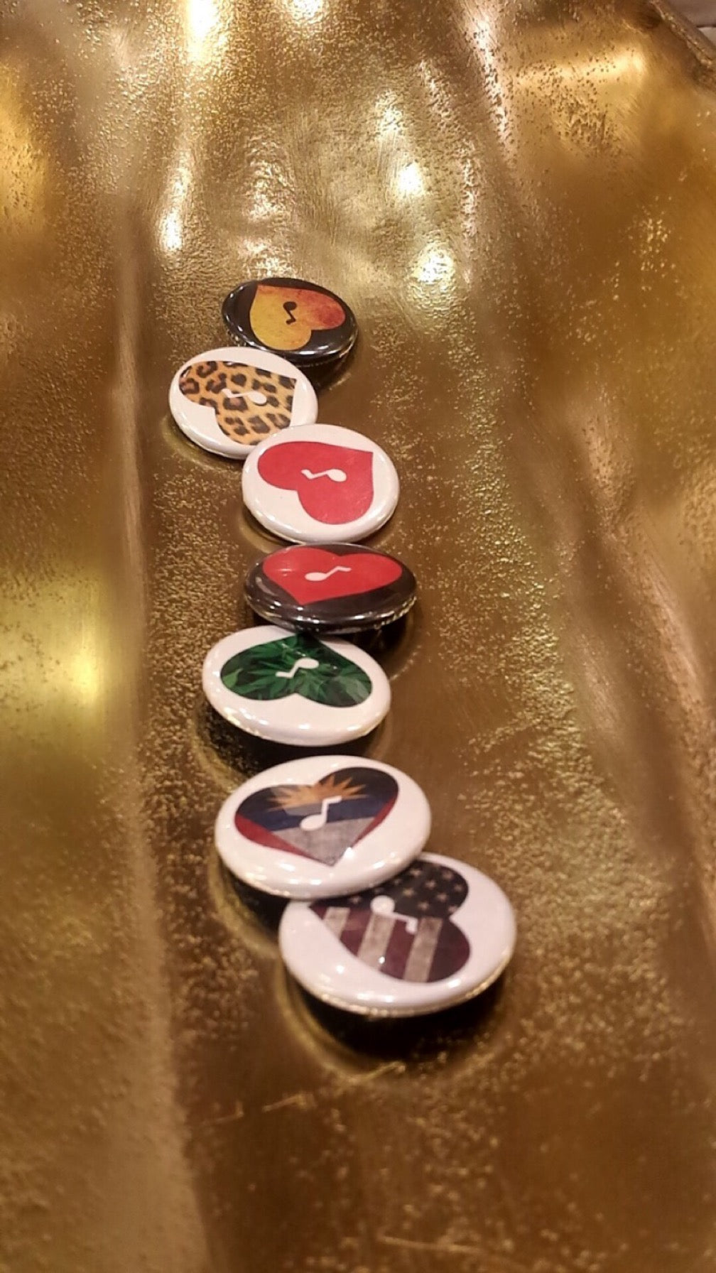 Buttons pins
