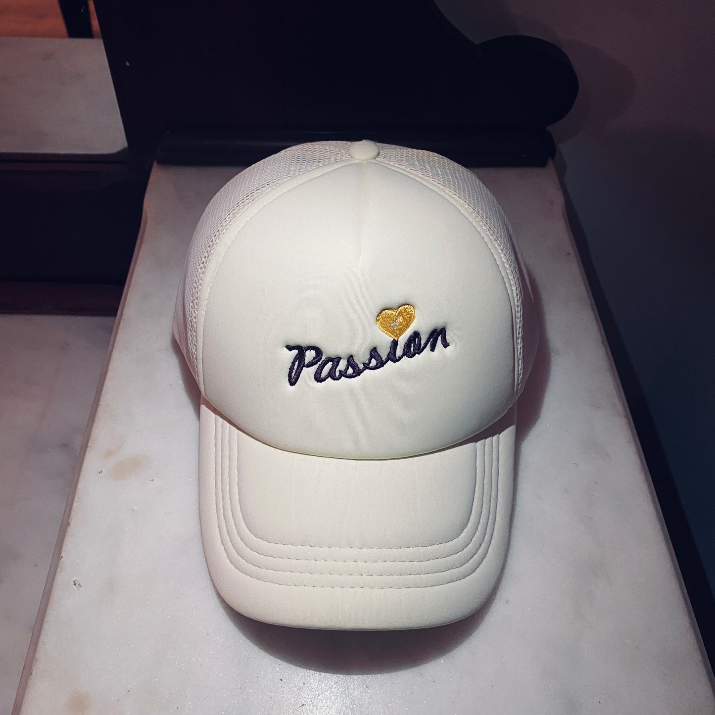 Crème Elegance Cap